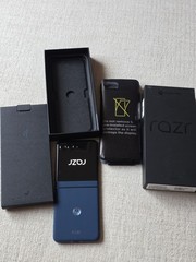 Motorola RAZR 5G (2025) 256GB Factory UNLOCKED 6.9&Prime; 50MP New Open Box – Pantone