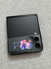 Samsung Galaxy Z Flip3 SM-F711U1 128GB Verizon (Unlocked) Black *DEFECTIVE LCD*