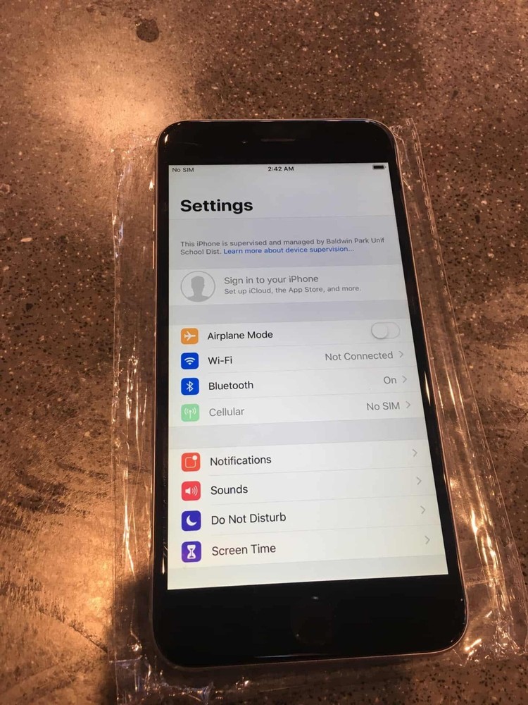 Apple iPhone 6s 16GB Black iOS Smartphone Without Contract 12MP A9.