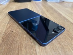Samsung Galaxy Z Flip7 – SM-F766U-256GB (AT&T) Blue – READ