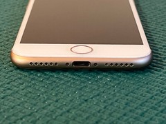 Apple iPhone 8 – 64GB – Gold (Unlocked) A1905 (GSM)