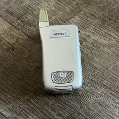 Motorola i series i870 Silver ( Nextel ) Cellular Flip Phone PARTS ONLY/UNTESTED