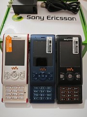 Sony Ericcson Walkman W595 – Black blue white (Unlocked) Cellular Phone