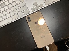 Apple iPhone XS – 64GB – Gold (Unlocked) A1920 (CDMA + GSM)