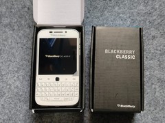 BlackBerry Classic Q20 Black/White 16GB Facroty UNLOCKED Keyboard Smartphone