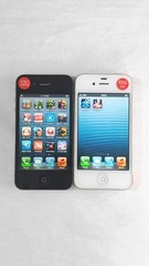 Apple iPhone 4s Unlocked 8/16/32/64GB Black White iOS 6/iOS 9 With Accessories