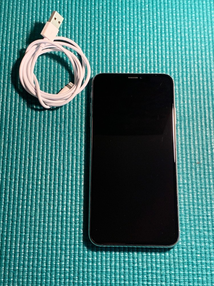 Apple iPhone XS Max – 64GB – Silver (Unlocked) A1921 (CDMA + GSM)