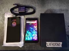 MINT Unlock Razer Phone 2 – 64GB – 8GB RAM – 120Hz LCD – 2.8Ghz CPU Matte Black!