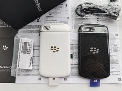 BlackBerry Q10 (UNLOCKED) 16GB Black / White QWERTY Smartphone Good Deal