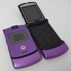 Motorola RAZR V3 Unlocked Flip GSM 850 /900 /1800 /1900 Bluetooth Mobile Phone