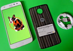Motorola Moto Z2 Play 32GB XT1710-02 Gold (Verizon Unlocked) FREE BUNDLE & SHIP