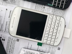 BlackBerry Q10 (UNLOCKED) 16GB Black / White QWERTY Smartphone Good Deal