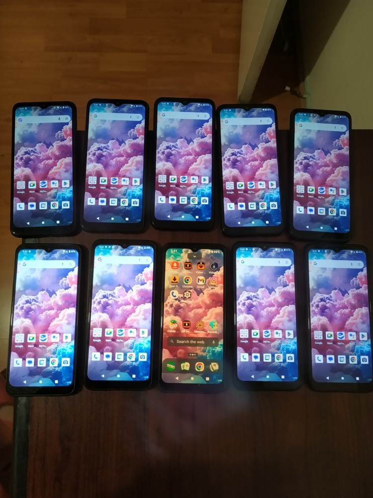 Lot of 10 Cloud Mobile Stratus C8 32GB Smartphone Black