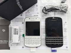 BlackBerry Q10 (UNLOCKED) 16GB Black / White QWERTY Smartphone Good Deal