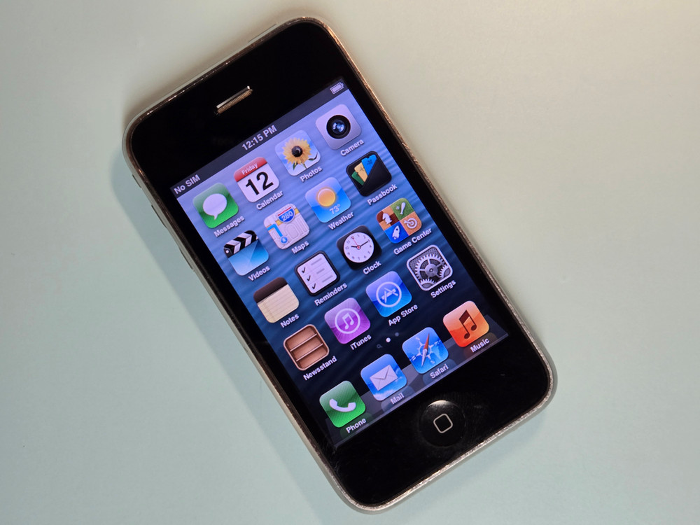 Apple iPhone 3GS 8GB Black AT&T iOS 6.1.6 A1303 MC555LL/A Tested Vintage