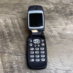Kyocera Virgin Mobile White & Black Wireless Color Screen Cellular Flip Phone