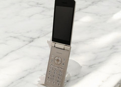 Sharp AQUOS SH-02L Keitai Flip Phone Gold Unlocked SIM Free From Japan Used