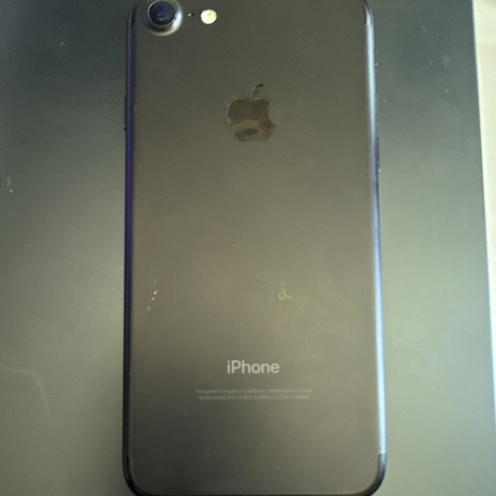Apple iPhone 7 A1660 32GB Black Unlocked iOS 4.7in 12MP Smartphone