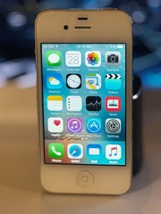 Apple iPhone 4s – 16 GB – White (Unlocked)