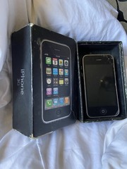Apple iPhone 3G A1303 32GB Black GSM Unlocked iOS Wi-Fi GPS Bluetooth Box