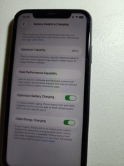 iphone 11 unlocked 64gb battery health 84%