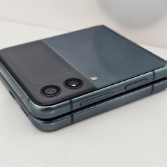 Samsung Galaxy Z Flip 3 – SM-F711U – Unlocked 128GB Green *PARTS: SPOTS/BAD MIC