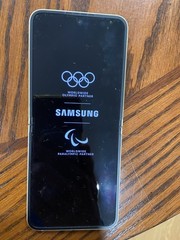 SAMSUNG Galaxy flip 6 (Paris2024 OLYMPIC edition) – Minor use. REDUCED PRICE!