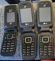 LG 440G / LG440G – Black ( TracFone ) Cellular Flip Phones (3) Not Tested
