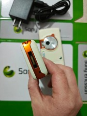 Sony Ericsson W800 Unlocked 2G GSM 900 1800 1900 Cellphone One-year warranty