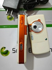 Sony Ericsson W800 Unlocked 2G GSM 900 1800 1900 Cellphone One-year warranty