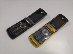 Unlocked Classic Motorola Razr 2 V8 2GB 2.0MP Flip Java Cell Mobile Phone