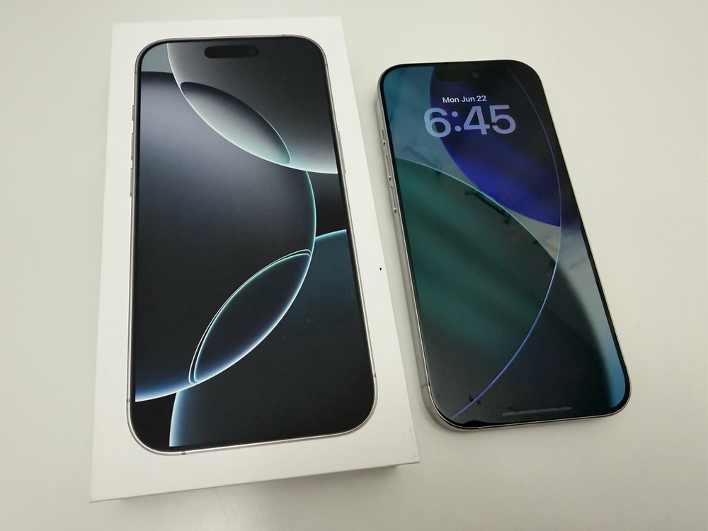 Apple iPhone 16 Pro – 256 GB – White Titanium (Unlocked) – EUC