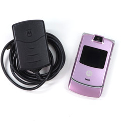 Motorola RAZR V3m – Pink and Silver (Verizon) Cellular Flip Phone