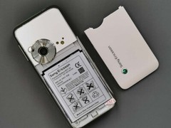 Sony Ericsson Unlocked K660 K660i 2G /3G HSDPA 2100 CellPhone Good condition