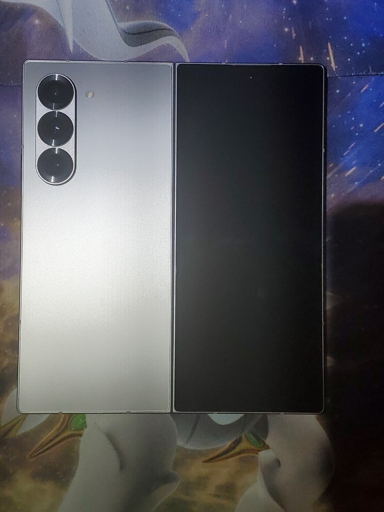 Samsung Galaxy Z Fold 6 256GB SM-F956U1 Unlocked Smartphone Silver Excellent