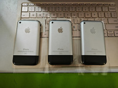 Apple iphone 1st Generation 8GB unlocked 2G GSM IOS 3 Very Good Condition