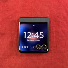Motorola razr 2025 256GB (Unlocked) – PANTONE Gibraltar Sea
