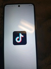 INFINIX HOT 20 6/128GB- Pantalla IPS de 6.82&Prime; con 90Hz- TikTok Incluido
