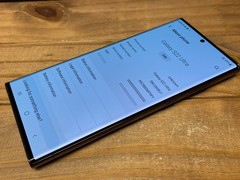 Samsung Galaxy S22 Ultra 5G -128 GB – Burgundy – Live Demo Unit – For Parts Only