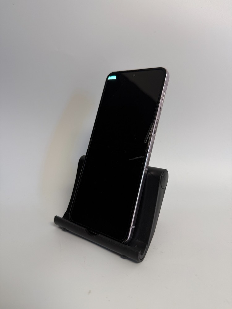 AT&T Samsung Galaxy Z Flip5 256GB Lavender – Good – Minor screen flaw