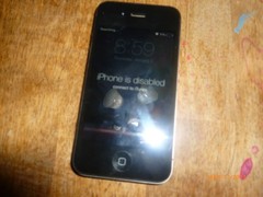 Apple iPhone 4s – 16GB – Black (Verizon) A1387 (CDMA GSM) Has Screen lock on