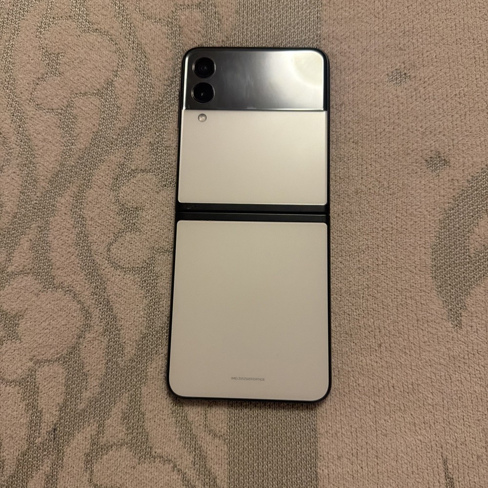 Pre-owned Samsung Galaxy Z Flip3 5G Fully Unlocked (Any Carrier) 256GB