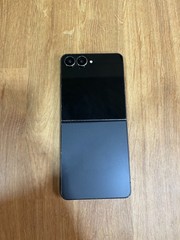 Samsung Galaxy Z Flip 7 – 256 GB – Jetblack (AT&T) – READ