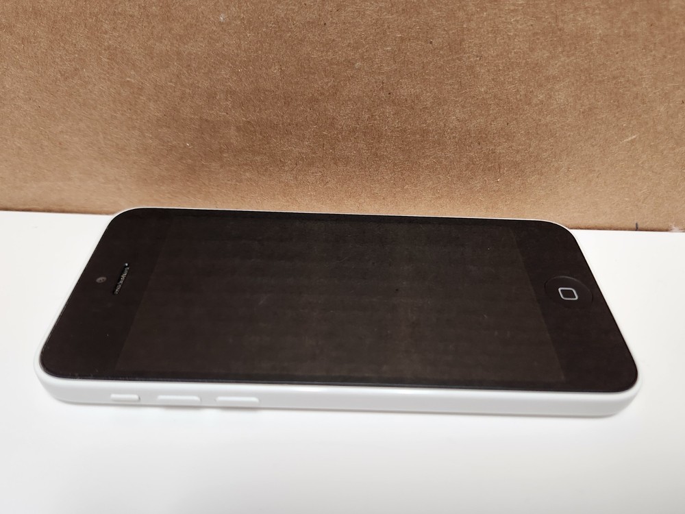 Apple iPhone A1532 White Cell Phone Apple iphone A1532 Not Charged, Unknown