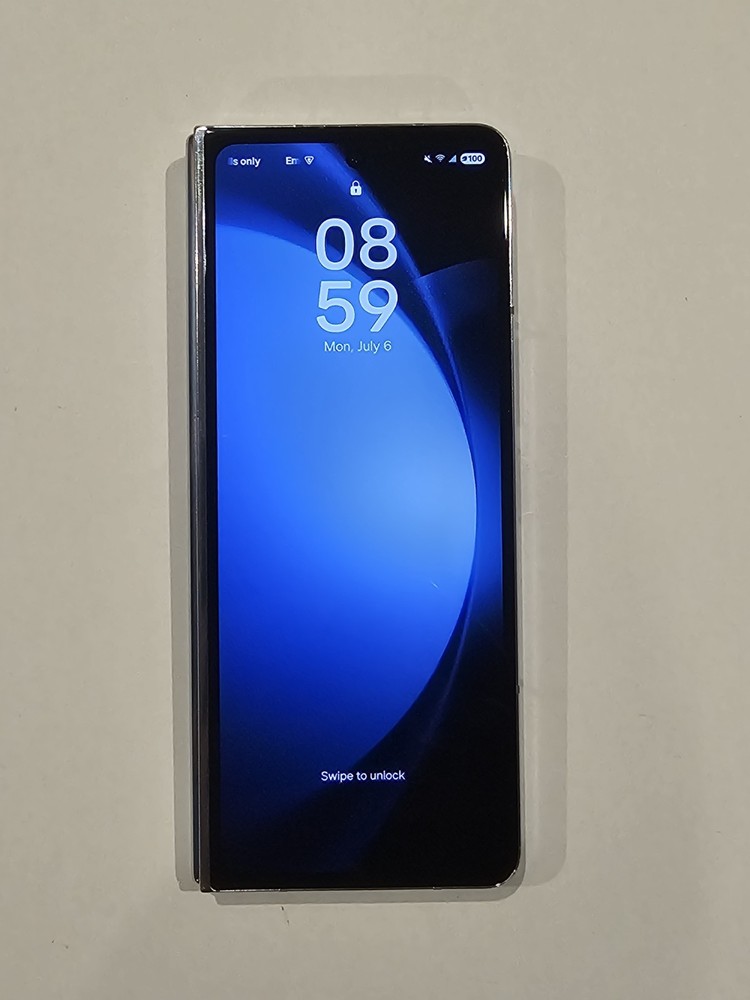 Samsung Galaxy Z Fold5 (Unlocked) 256 GB 12GB Ram