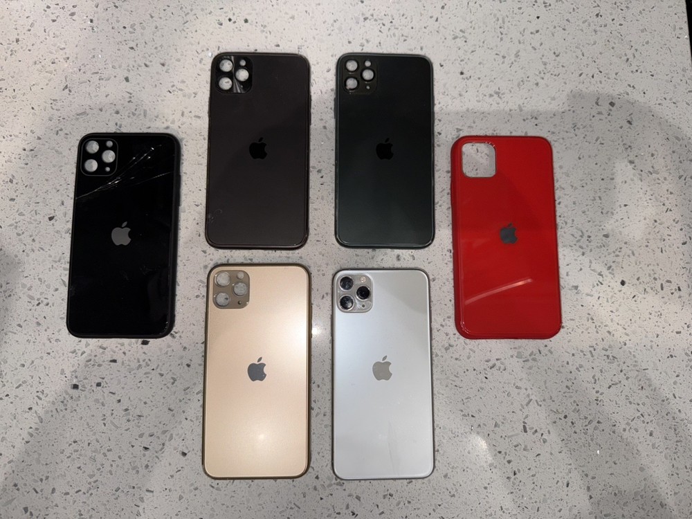 Apple iPhone 11 Pro Max 64GB A2161 Silver Unlocked Very Good Condition + 5 Cases