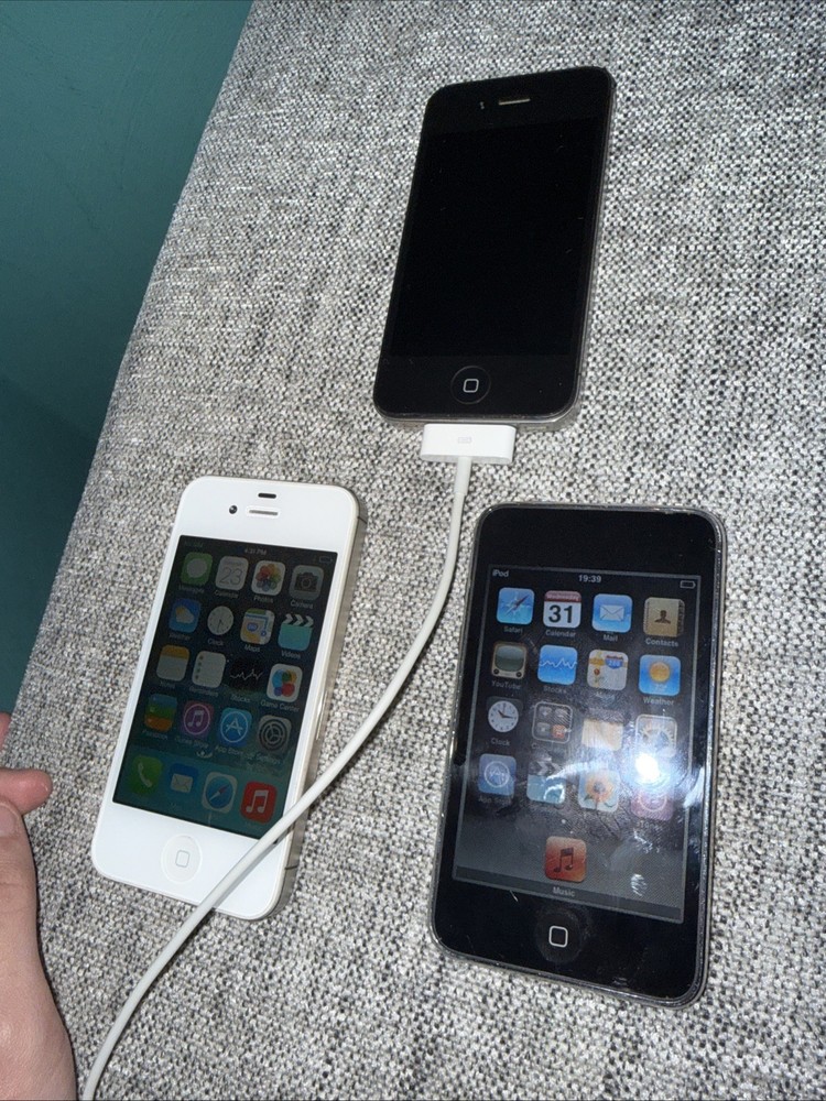 iPhone And iPod Touch Lot Rare iOS 2.2.1 On iPod Touch 2nd Gen, Read Desc