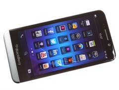 BlackBerry Z30 5.0&Prime; 8MP 16GB 2GB RAM BlackBerry OS GSM / HSPA / LTE