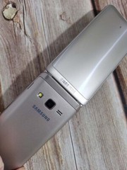 Samsung Galaxy Folder 2 G1650 16GB Dual SIM 8.0MP Flip SmartPhone -OPEN BOX-GOLD