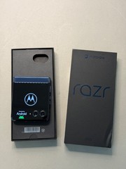Motorola Razr 2025 256GB Gibraltar Sea Verizon Only *Broken Inner OLED IN BOX